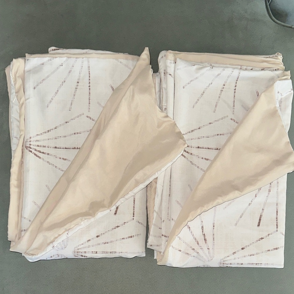 2 Matching Twin Bed Duvets Cream and Beige